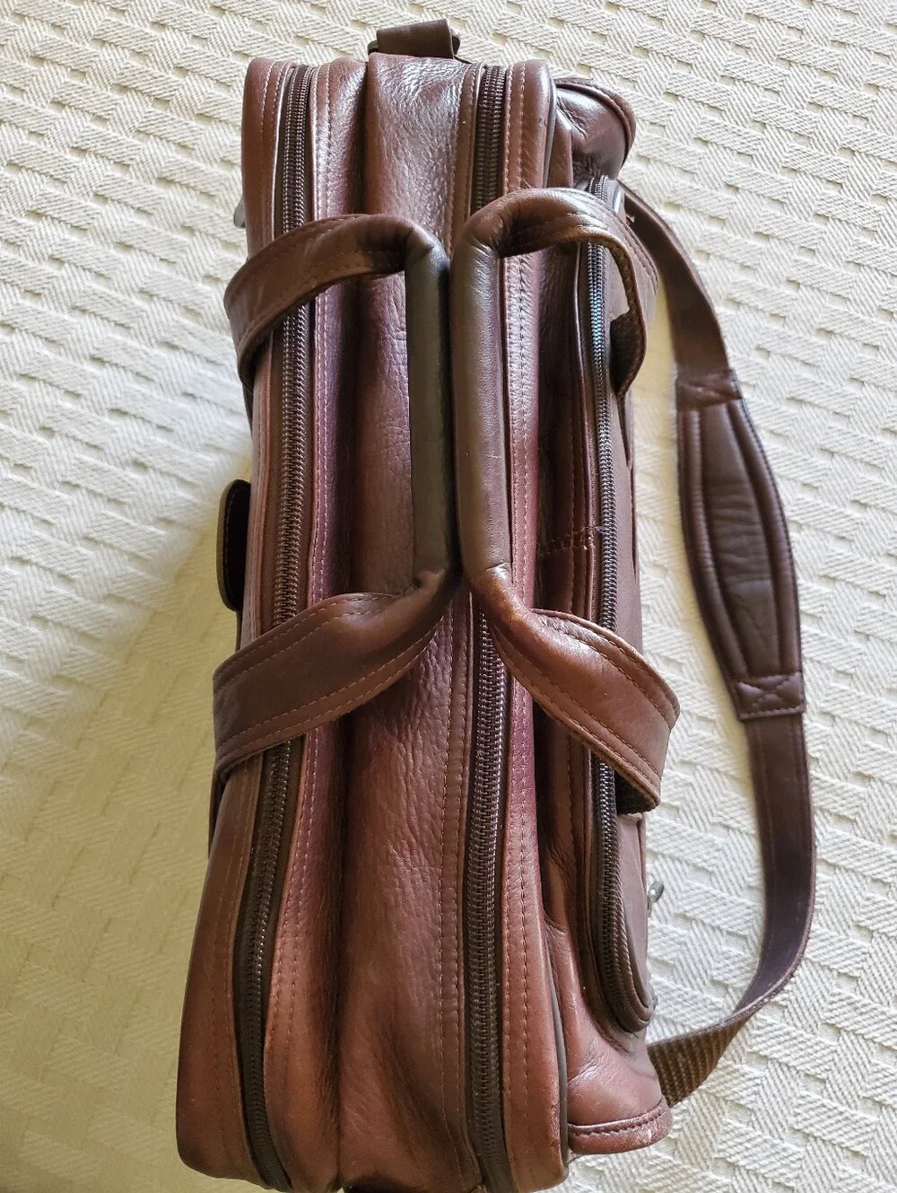 Avenues America Genuine Leather Multi-Pocket Messenger Bag Briefcase Vintage
